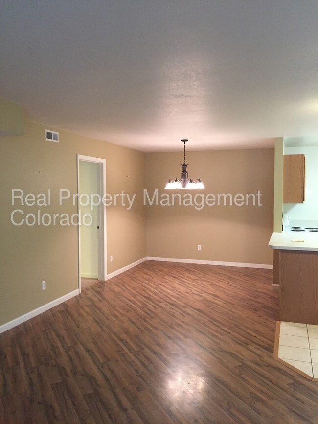 Building Photo - 13087 W Cedar Dr