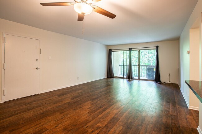 Building Photo - Welcoming 2 BR/2 BA Condo in Greater Upper...