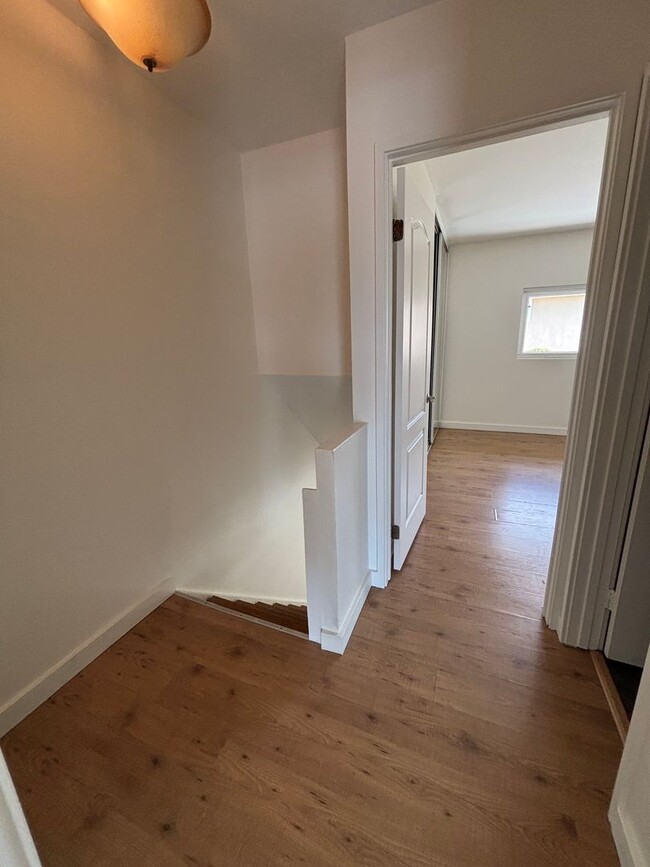 Foto del edificio - Spacious 2 Bedroom, 1.5 Bath Two-Story Townhome in Clairemont