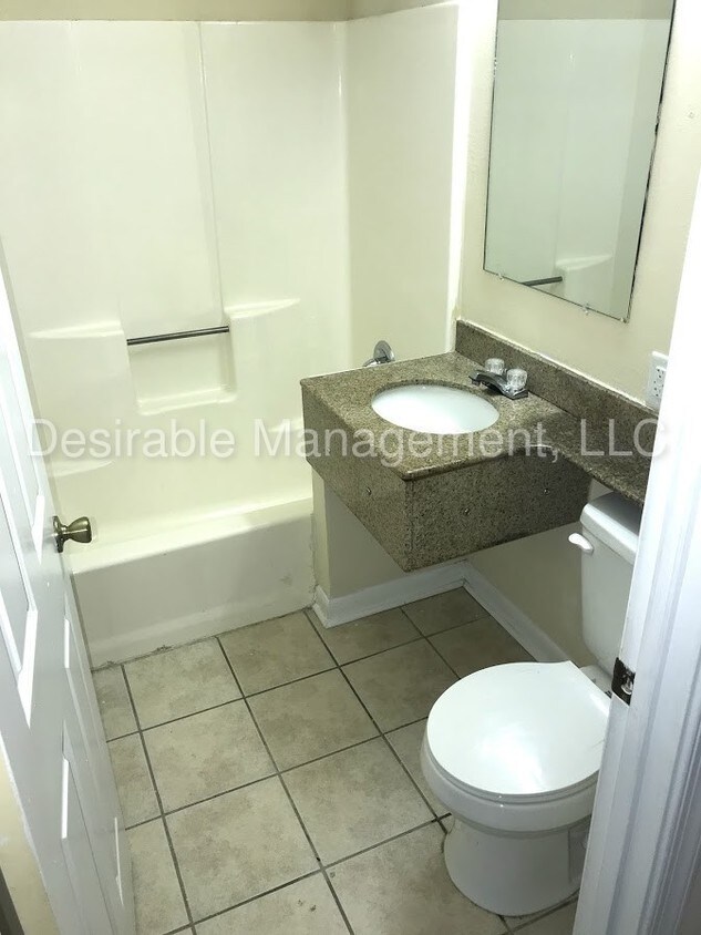 Building Photo - One Bedroom Apartment
