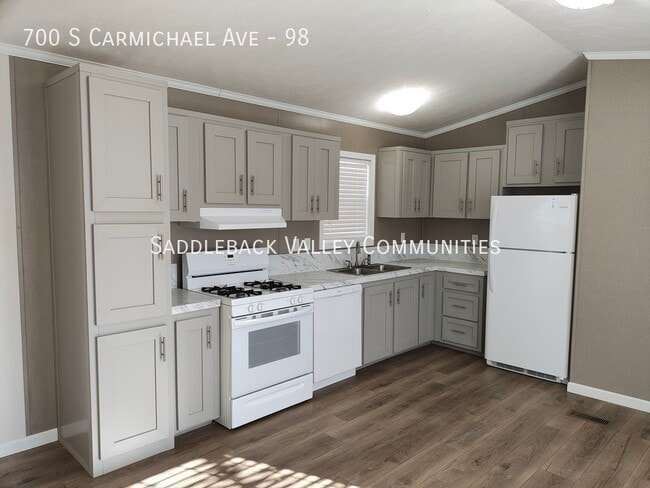 Building Photo - 700 S Carmichael Ave