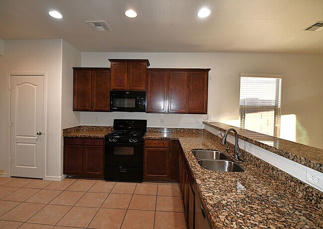 Building Photo - San Tan Heights Beauty