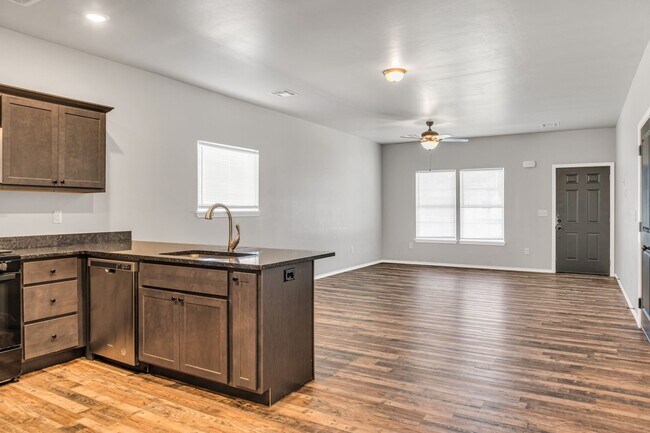 Foto del edificio - 1613 Timber Ridge Dr
