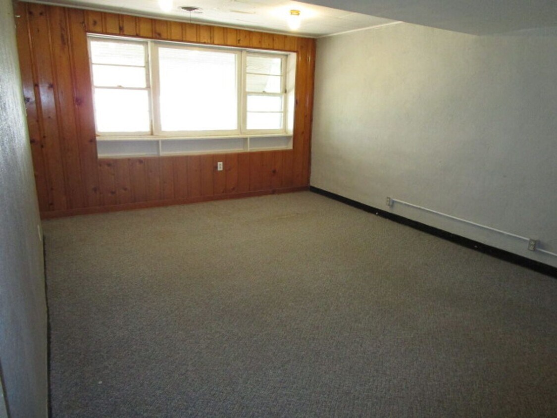 1718 Pierre St Unit Pierre 1718 2, Manhattan, KS 66502 Room for Rent