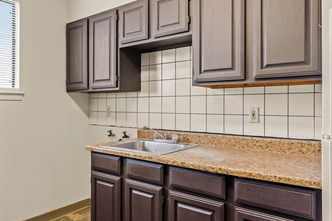 Building Photo - Utilities Paid! Freshly Updated 3 Bedroom ...