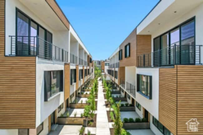 Building Photo - 2 bed + Bonus Room Townhome in Millcreek, $250 OFF THE FIRST FULL MONTH'S RENT!