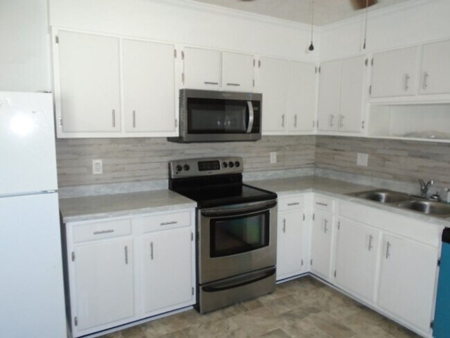 Building Photo - Village Green subdivision