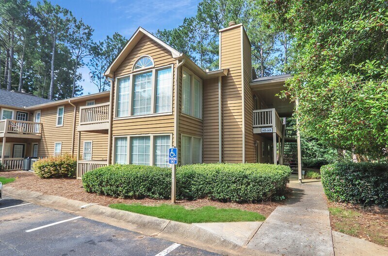 Primary Photo - 1408 Country Park Dr