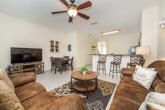 Building Photo - 2505 Maneshaw Ln