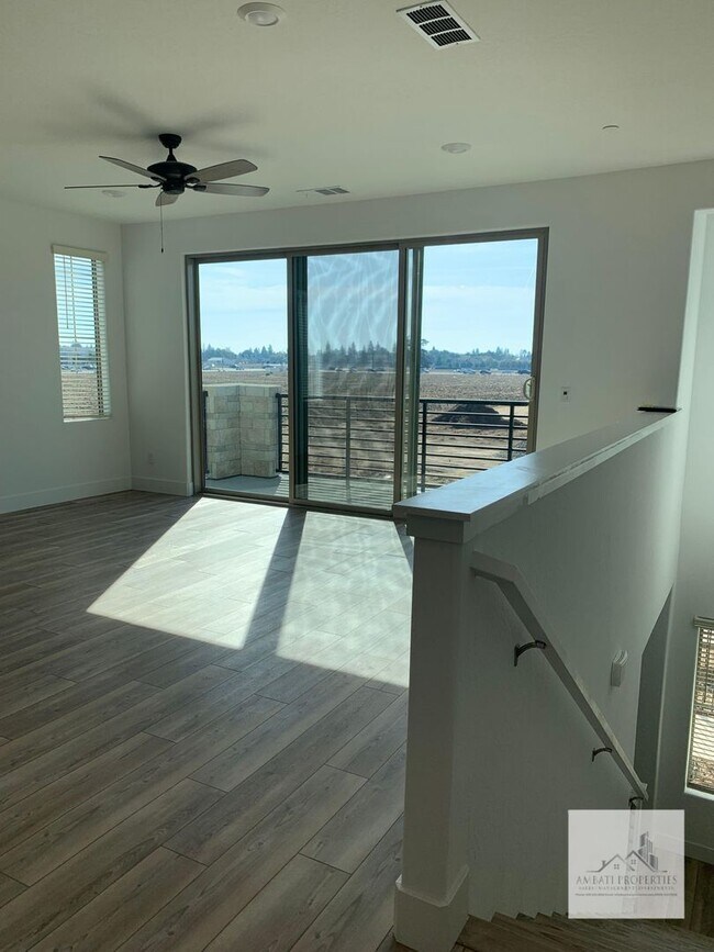 Foto del edificio - 490 W Mahogany Ln