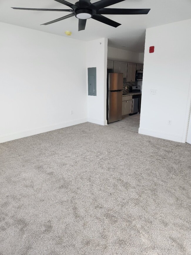 Building Photo - 2 Grove St