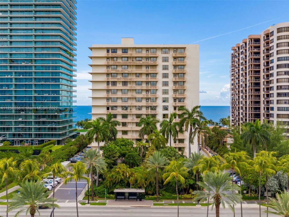 Primary Photo - 10185 Collins Ave