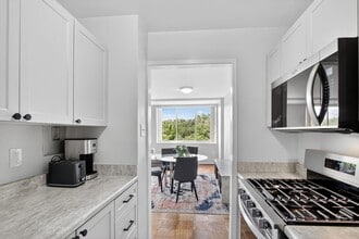 Building Photo - 10401 Grosvenor Pl