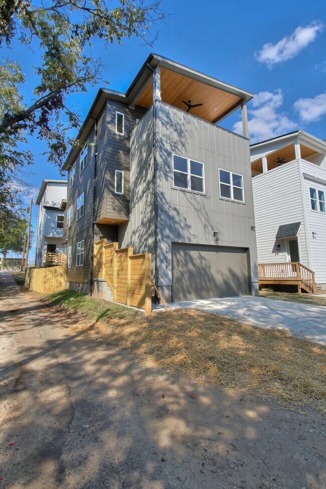 Building Photo - New Construction / 3 Bedrooms / 2 Car Gara...