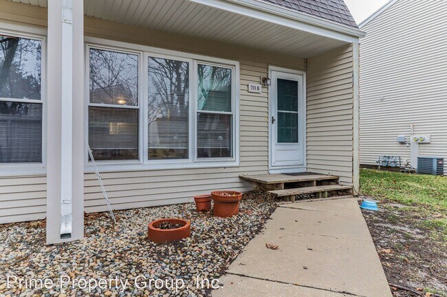 Building Photo - 2 br, 1.5 bath House - 701 B Kenwood B