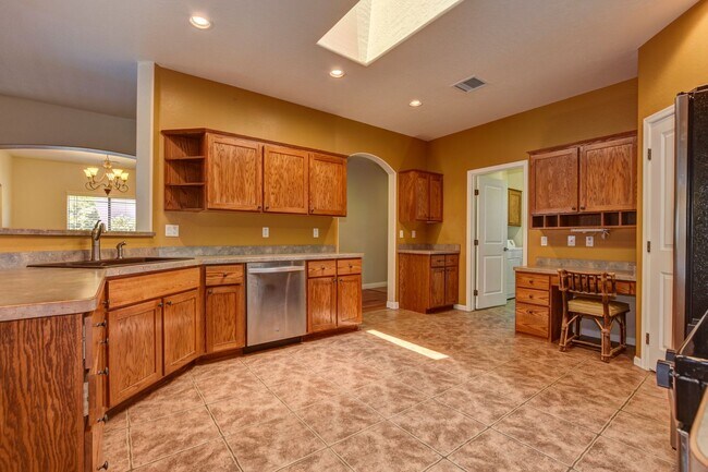 Building Photo - Beautiful home near Willow Lake!