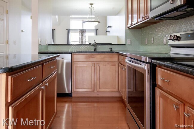 Building Photo - 3034 Camden Dr