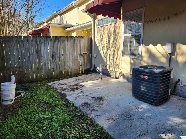 Building Photo - 140 Rocky Ridge Dr