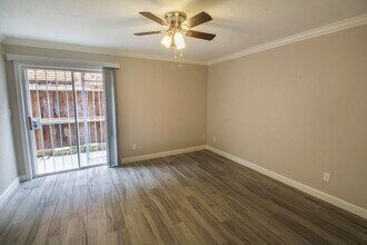 Building Photo - 2121 Fountain View Dr