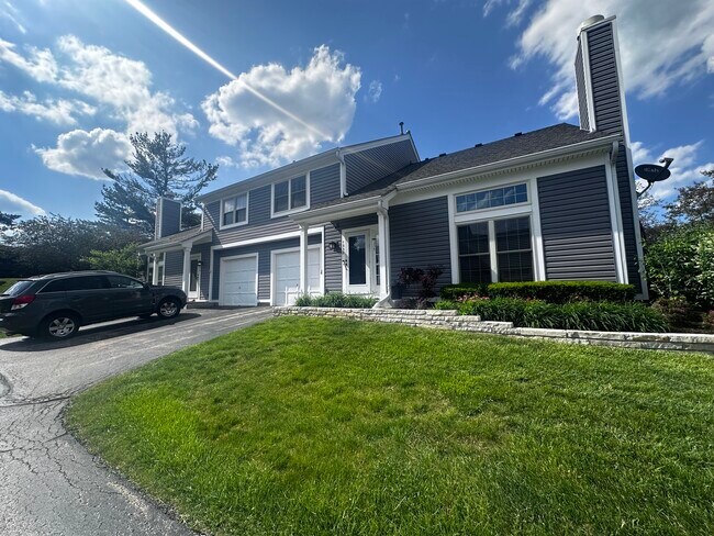 Building Photo - 1338 N Knollwood Dr