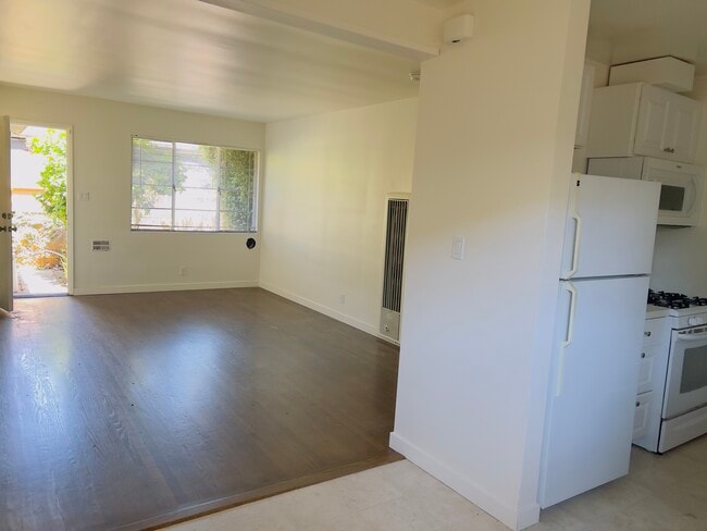 Building Photo - 4247 1/2 S Centinela Ave