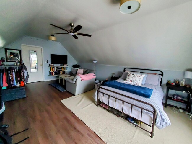 Foto del edificio - 3022 N Frederick Ave