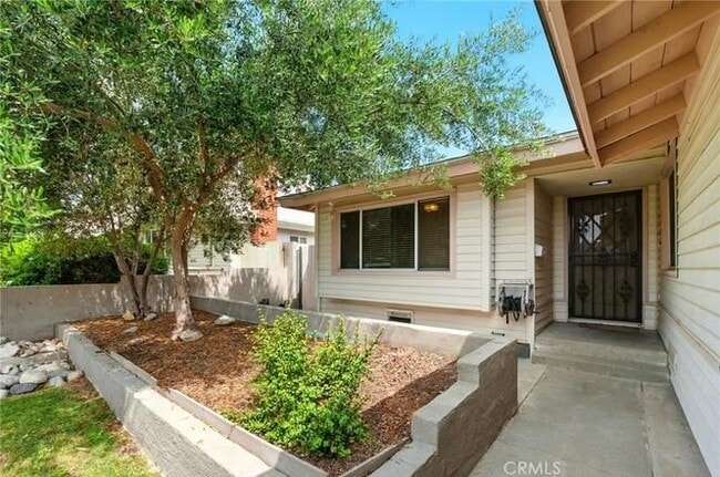 Building Photo - 413 E Bradrick Dr