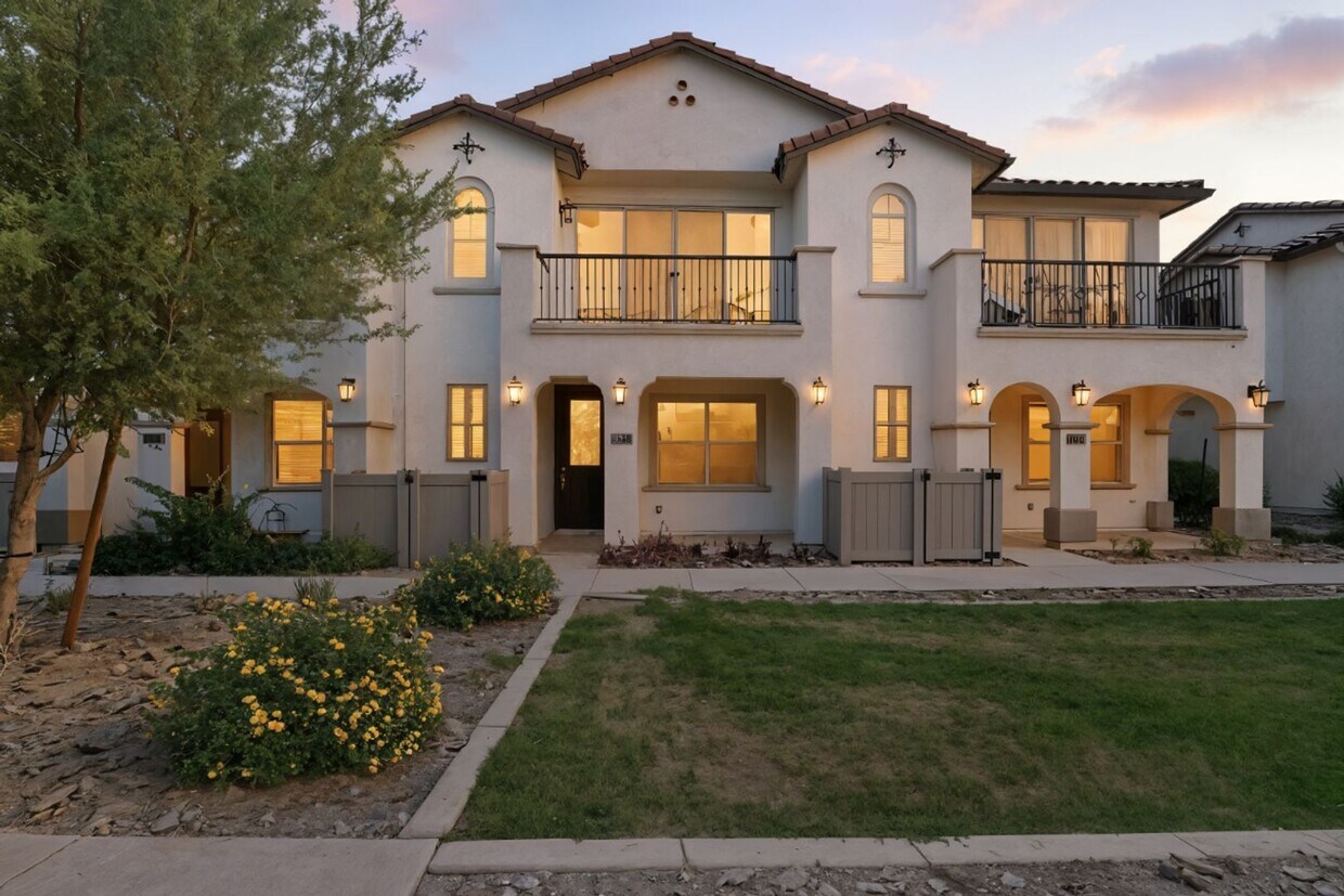 Foto principal - 2022-Built Eastmark Gem with Resort-Style ...