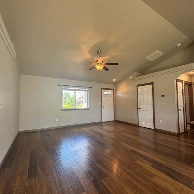Foto del edificio - Modern 3 bed 2 bath unit in quiet neighbor...