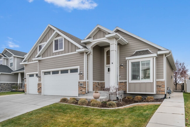 Building Photo - 196 E Water Ln