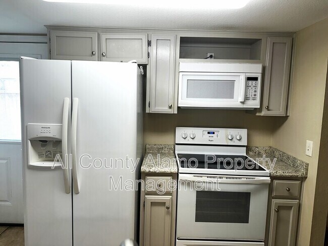 Building Photo - 1715 Patricia Dr