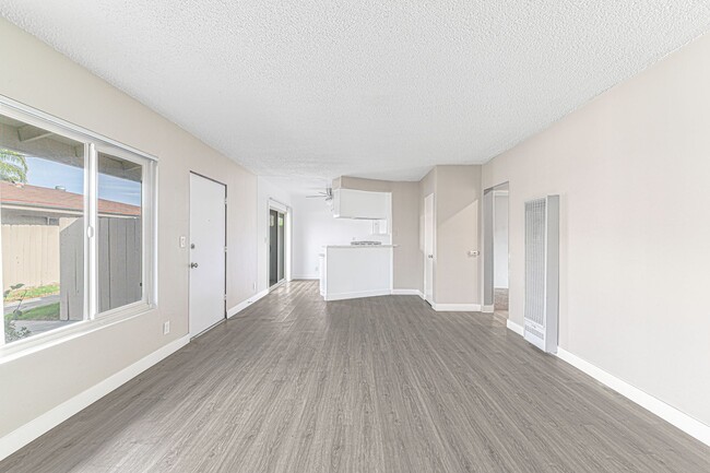 Building Photo - 147 S Magnolia Ave