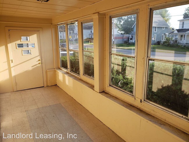 Building Photo - 3 br, 1 bath House - 837 Lake Avenue Down
