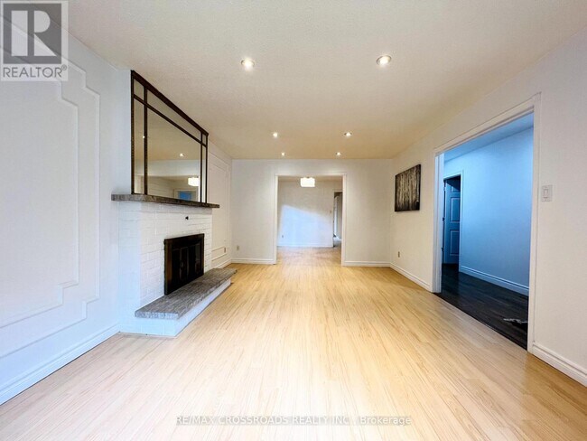 Building Photo - 27 Fernway Crescent