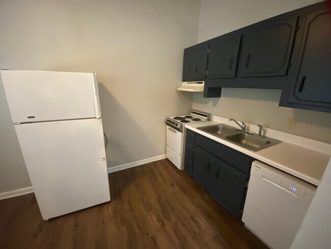 Foto del edificio - Affordable townhome near campus an square