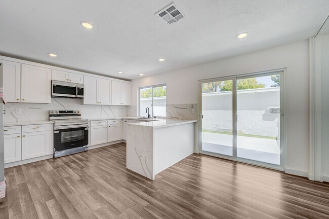 Foto del edificio - 571 Greenbriar Townhouse Way
