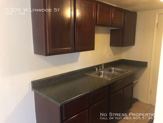 Foto del edificio - 2 Bedroom Town Home at 53rd Ave and McDowell!