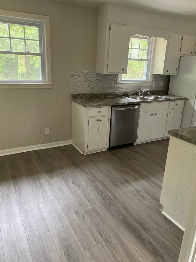 Building Photo - 2220 Vireo Dr