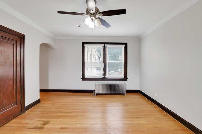 Building Photo - 5544 W Leland Ave