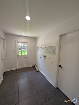 Building Photo - 405 Oakwood Blvd