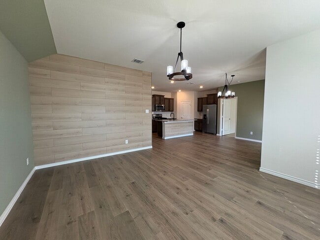 Building Photo - Pristine in Princeton!