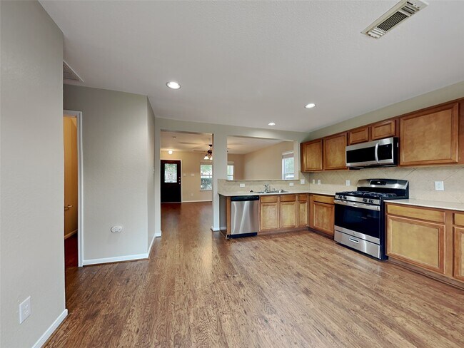 Foto del edificio - 11338 Log Cabin Ln