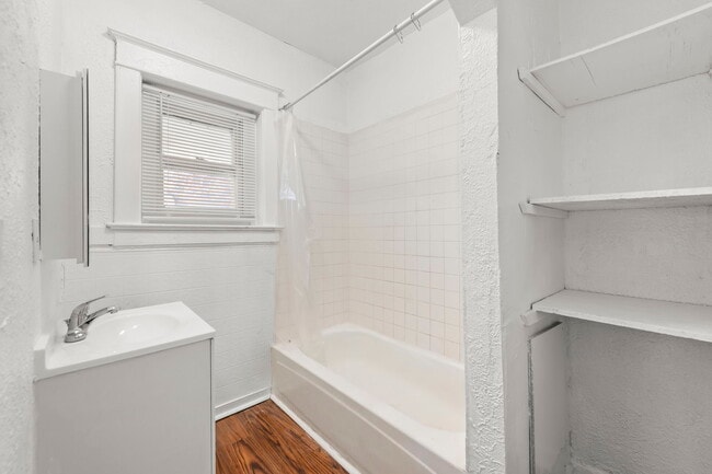 Building Photo - 2207 E 24th Ter