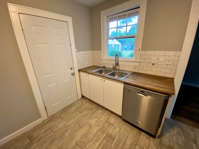 Photo - 2310 Aintree Ave House