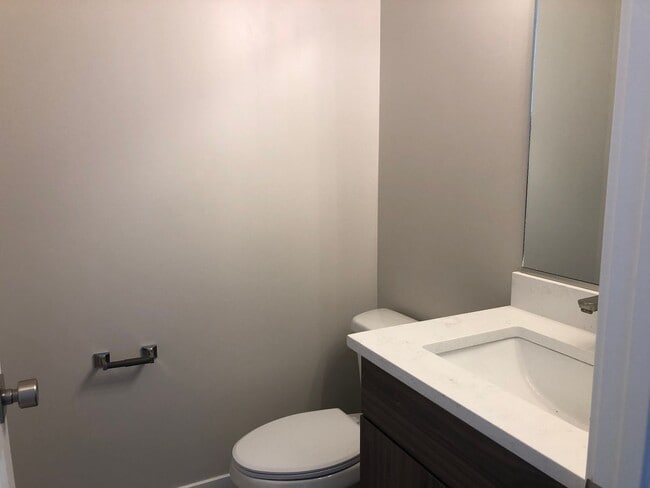 Building Photo - Reduced Rent Modern 3 Bedroom Home for Rent