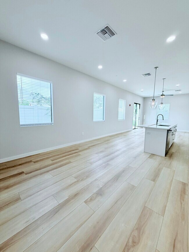 Foto del edificio - 821 16th St N