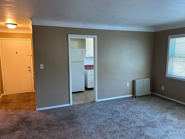 Foto del edificio - Upper level 1 Bedroom in W St Paul!! Move ...