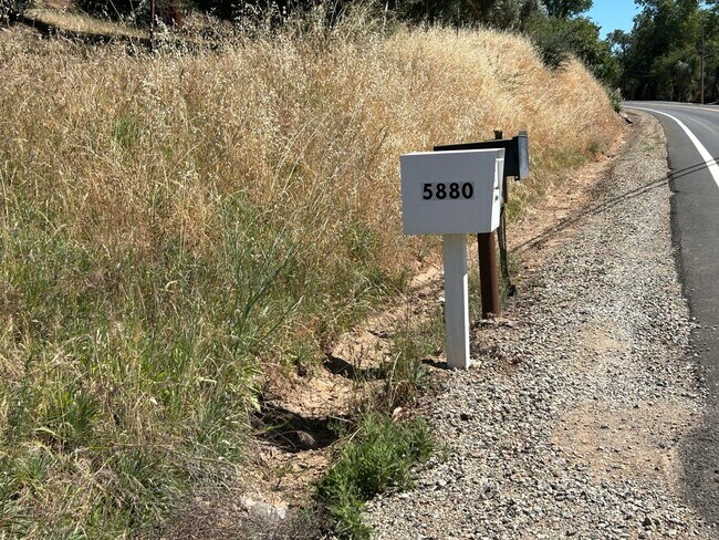 Foto del edificio - 5880 Miners Ranch Rd