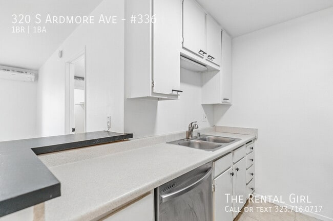 Building Photo - 320 S Ardmore Ave