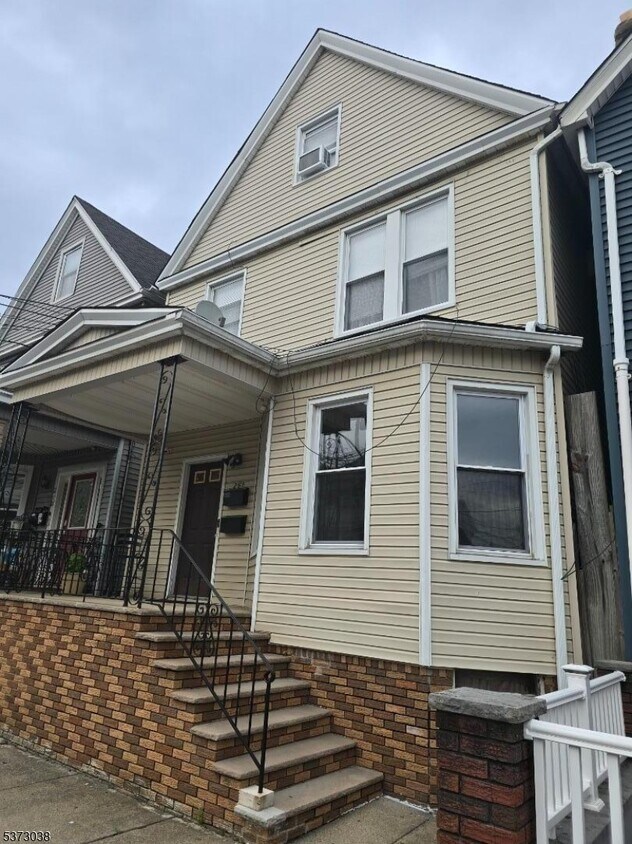 Foto principal - 268 Devon St